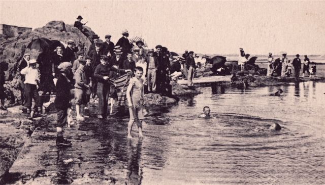 Heel onze buurt kwam kijken hoe Willem gewoon door zich te concentreren het water liet rimpelen.